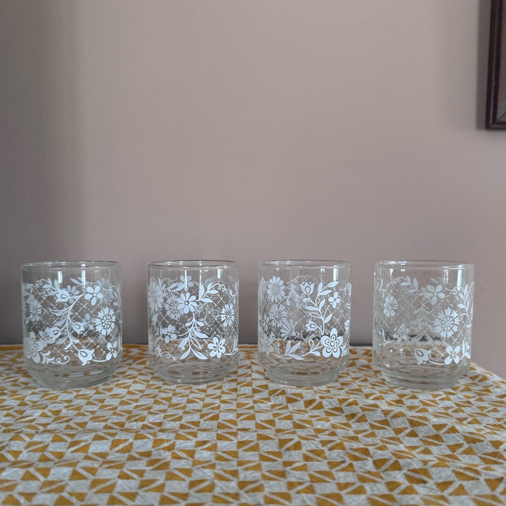 *VINTAGE* Floral Patterned Glass Tumblers